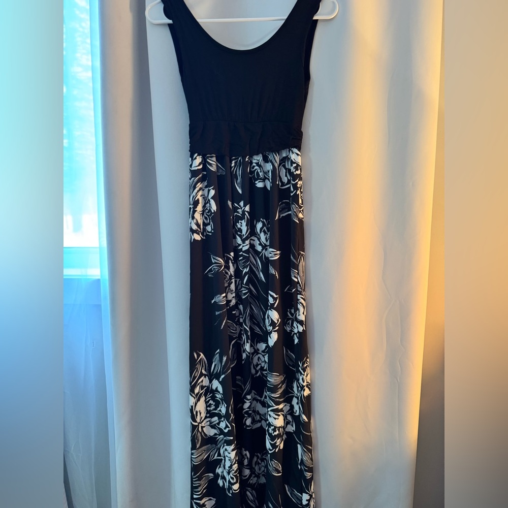 Vanilla Bay Black and White Floral Maxi Dress - Picture 3 of 4